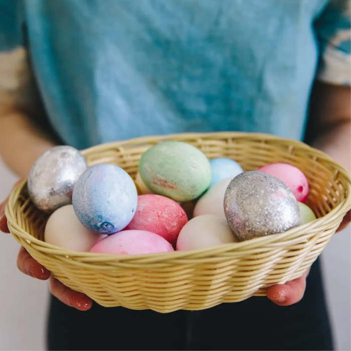 basket full of colorful Easter eggs, easter poems, holy week poems, Poesías en inglés Pascua, Semana Santa