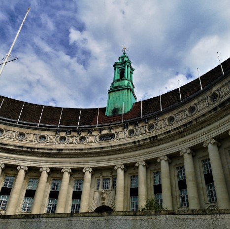 County Hall, London tourism, guide to London in English. Travel to london.