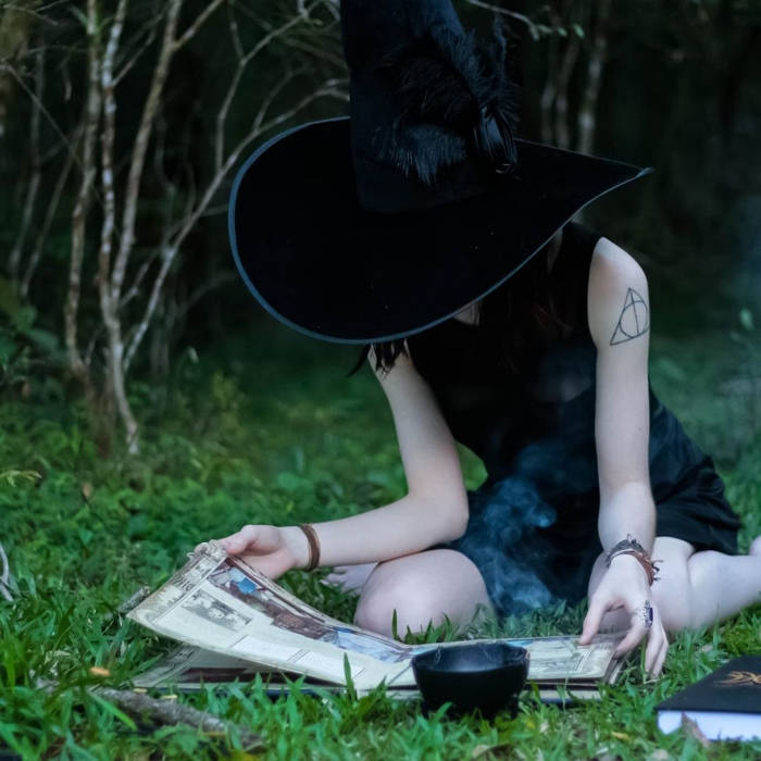 Halloween, Wicca, Samhain, Wiccan celebrations, ancestor honoring, divination