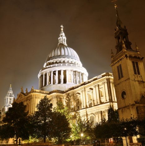 St Paul's Cathedral. London tourism, guide to London in English. Travel to london.