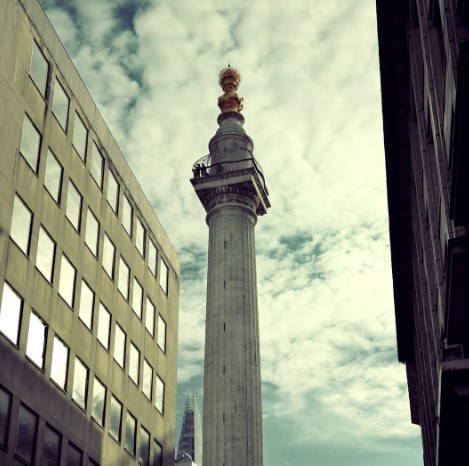 The Monument, London, London tourism, guide to London in English. Travel to london.