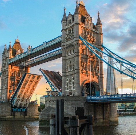 Tower Bridge. London tourism, guide to London in English. Travel to london.