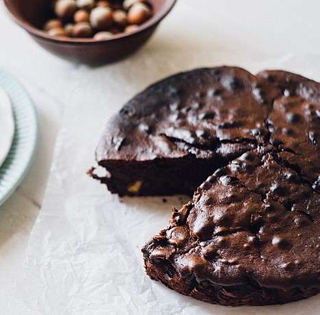 recipe for making No-bake chocolate and hazelnut cake