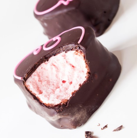 Chocolate, marshmallow and strawberry bites Recipe