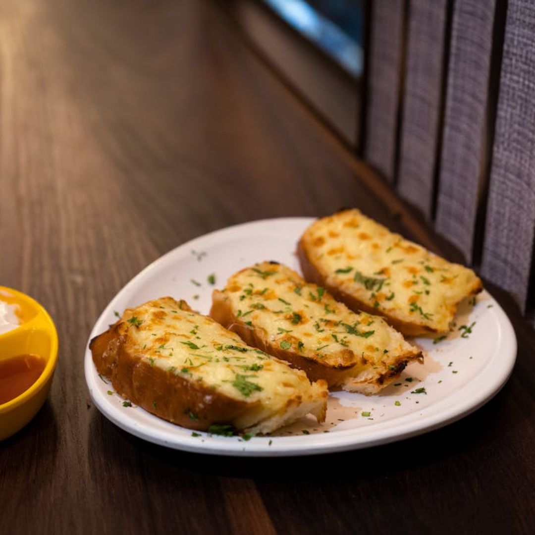 recipe for making homemade Garlic bread 