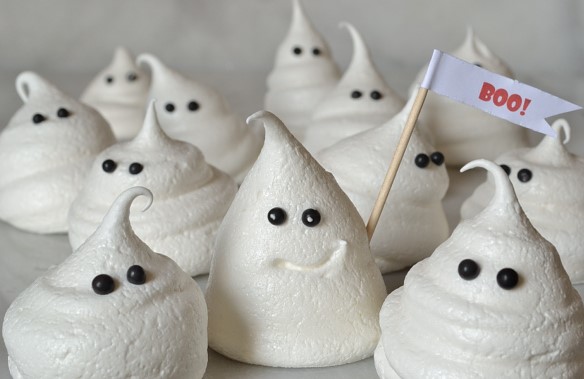 Recipe halloween Ghost Meringues